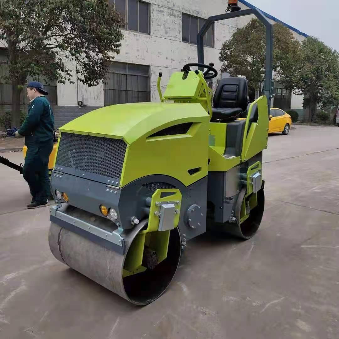新款1.5吨小型座驾式压路机BM1500
